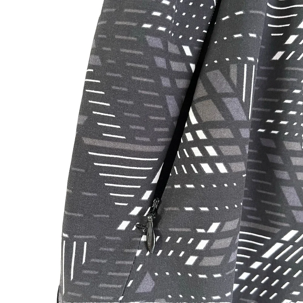 Xersion Active‎ Shorts Womens XS Black Lined Geometric Print Drawstring NWT